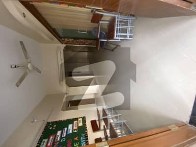 INDEPENDENT 3 FLOOR COMMERCIAL - PERFECT FOR EDUCATION OR BIG COMPANIES - NEAT AND CLEAN