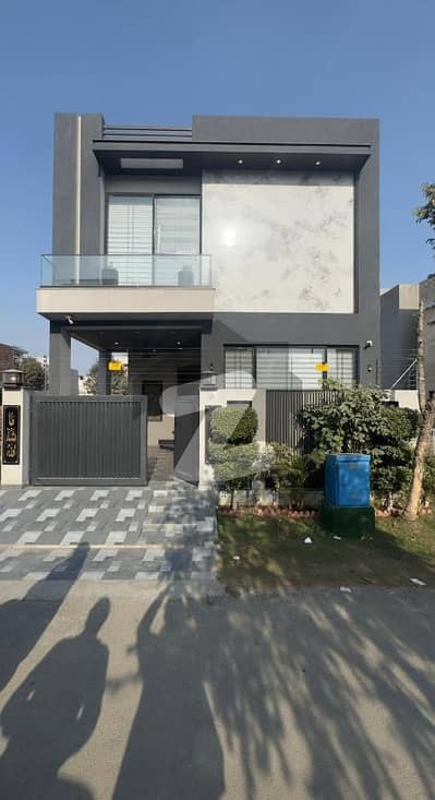 Brand New Fully Furnished Family Home Safe, Comfortable & Park-Adjacent