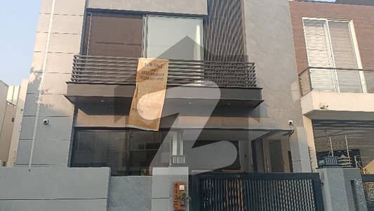 ڈی ایچ اے 9 ٹاؤن ڈیفنس (ڈی ایچ اے),لاہور میں 3 کمروں کا 5 مرلہ مکان 2.95 کروڑ میں برائے فروخت۔