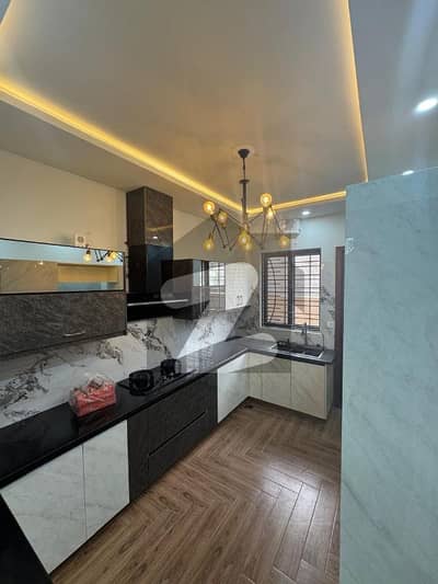 بحریہ ٹاؤن فیز 8 بحریہ ٹاؤن راولپنڈی,راولپنڈی میں 5 کمروں کا 10 مرلہ مکان 1.15 لاکھ میں کرایہ پر دستیاب ہے۔