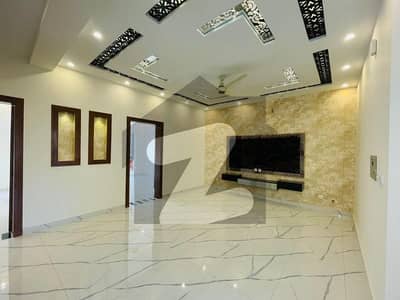 بحریہ ٹاؤن فیز 8 بحریہ ٹاؤن راولپنڈی,راولپنڈی میں 5 کمروں کا 7 مرلہ مکان 2.45 کروڑ میں برائے فروخت۔