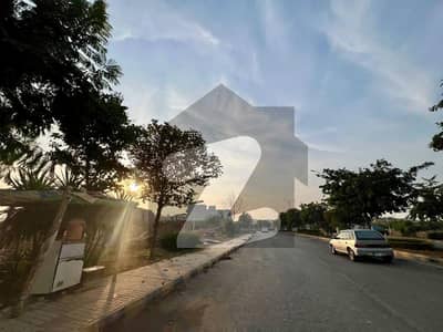 GULBERG RESIDENCIA BLOCK Q 1 KANAL corner DEVLOP POSSESSION PLOT AVAILABLE FOR SALE