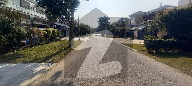 ڈی ایچ اے فیز 5 - بلاک ایم ڈی ایچ اے فیز 5,ڈیفنس (ڈی ایچ اے),لاہور میں 1 کنال رہائشی پلاٹ 3.7 کروڑ میں برائے فروخت۔