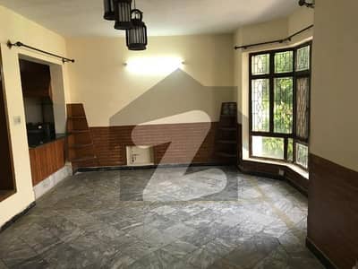 آئی ۔ 10 اسلام آباد میں 5 کمروں کا 6 مرلہ مکان 4.0 کروڑ میں برائے فروخت۔