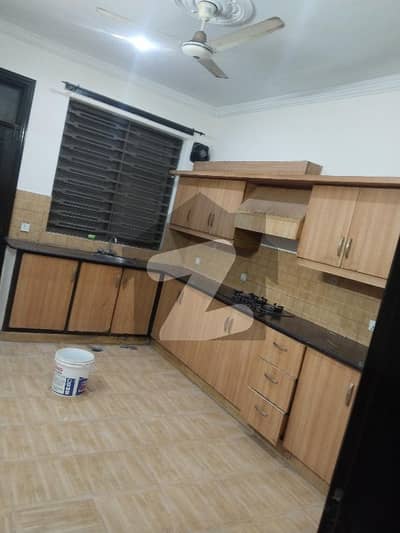 ای ۔ 11 اسلام آباد میں 3 کمروں کا 1 کنال زیریں پورشن 1.3 لاکھ میں کرایہ پر دستیاب ہے۔