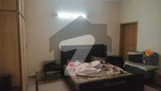 جوہر ٹاؤن لاہور میں 3 کمروں کا 1 کنال بالائی پورشن 1.05 لاکھ میں کرایہ پر دستیاب ہے۔