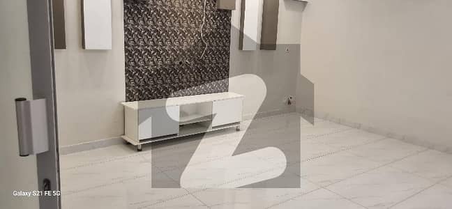 بحریہ ٹاؤن فیز 8 ۔ بلاک بی بحریہ ٹاؤن فیز 8,بحریہ ٹاؤن راولپنڈی,راولپنڈی میں 5 کمروں کا 10 مرلہ مکان 2.9 کروڑ میں برائے فروخت۔