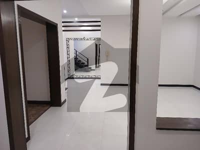 ڈی ایچ اے فیز 5 ڈیفنس (ڈی ایچ اے),لاہور میں 5 کمروں کا 10 مرلہ مکان 5.35 کروڑ میں برائے فروخت۔