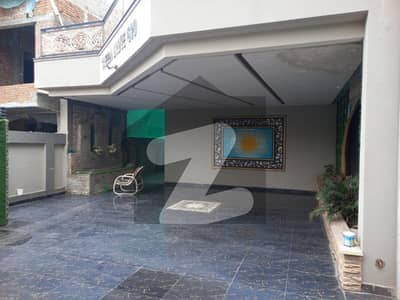 بحریہ ٹاؤن فیز 8 ۔ بلاک بی بحریہ ٹاؤن فیز 8,بحریہ ٹاؤن راولپنڈی,راولپنڈی میں 6 کمروں کا 1 کنال مکان 10.95 کروڑ میں برائے فروخت۔