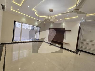 ایف ۔ 7 اسلام آباد میں 8 کمروں کا 1 کنال مکان 16.0 لاکھ میں کرایہ پر دستیاب ہے۔