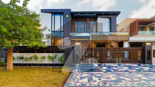 Hot Location Near to Park, Macdonald and 100 Feet Road 10 Marla Owner Build House for Sale Hot Location Near to Park, Macdonald and 100 Feet Road 10 Marla Owner Build House for Sale