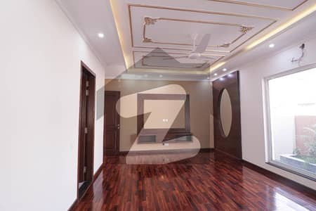 Luxurious Brand New 10 Marla Apartment for Sale in Askari 11 Lahore