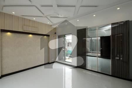 ڈی ایچ اے فیز 3 ڈیفنس (ڈی ایچ اے),لاہور میں 2 کمروں کا 10 مرلہ بالائی پورشن 80.0 ہزار میں کرایہ پر دستیاب ہے۔