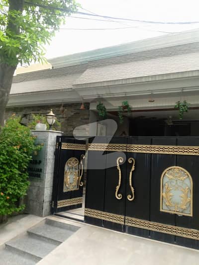 ڈی ایچ اے فیز 1 ڈیفنس (ڈی ایچ اے),لاہور میں 3 کمروں کا 10 مرلہ مکان 4.4 کروڑ میں برائے فروخت۔