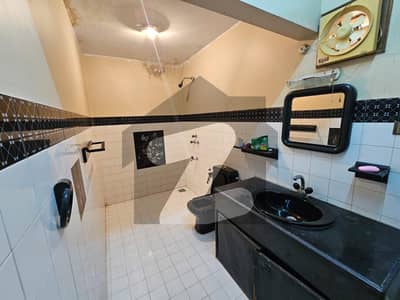 گلشنِ اقبال - بلاک 13 ڈی - 1 گلشنِ اقبال,گلشنِ اقبال ٹاؤن,کراچی میں 6 کمروں کا 12 مرلہ مکان 7.5 کروڑ میں برائے فروخت۔