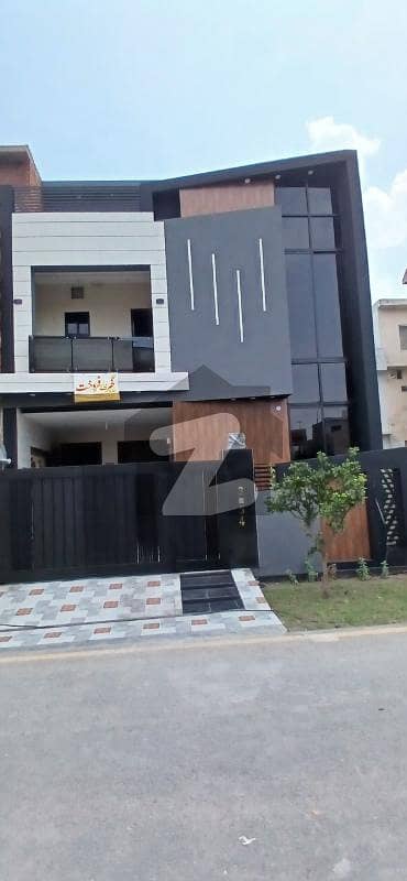 پارک ویو سٹی ۔ پلاٹینم بلاک پارک ویو سٹی,لاہور میں 4 کمروں کا 5 مرلہ مکان 1.76 کروڑ میں برائے فروخت۔