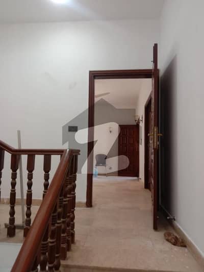 ڈی ایچ اے فیز 6 ڈی ایچ اے ڈیفینس,کراچی میں 3 کمروں کا 1 کنال بالائی پورشن 3.0 لاکھ میں کرایہ پر دستیاب ہے۔