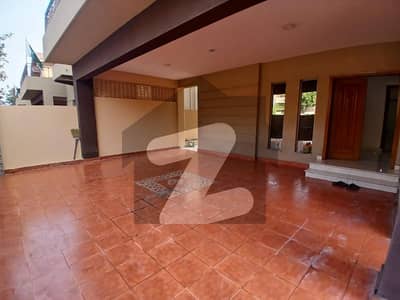 عسکری 10 - سیکٹر ایف عسکری 10,عسکری,لاہور میں 5 کمروں کا 17 مرلہ مکان 3.0 لاکھ میں کرایہ پر دستیاب ہے۔