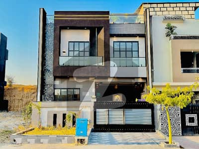 ایم پی سی ایچ ایس ۔ بلاک ایف ایم پی سی ایچ ایس ۔ ملٹی گارڈنز,بی ۔ 17,اسلام آباد میں 4 کمروں کا 5 مرلہ مکان 2.65 کروڑ میں برائے فروخت۔