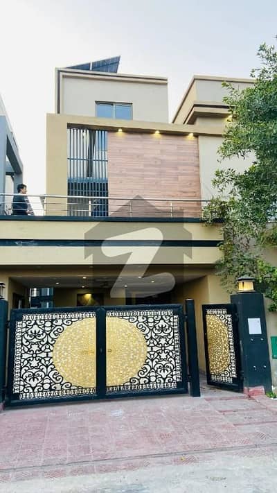 بحریہ نشیمن لاہور میں 5 کمروں کا 8 مرلہ مکان 85.0 ہزار میں کرایہ پر دستیاب ہے۔