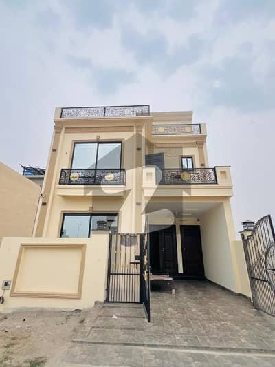 پارک ویو سٹی - ٹولپ اوورسیز پارک ویو سٹی,لاہور میں 4 کمروں کا 5 مرلہ مکان 2.3 کروڑ میں برائے فروخت۔