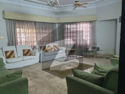 ڈی ایچ اے فیز 4 ڈی ایچ اے ڈیفینس,کراچی میں 5 کمروں کا 2 کنال مکان 14.5 کروڑ میں برائے فروخت۔