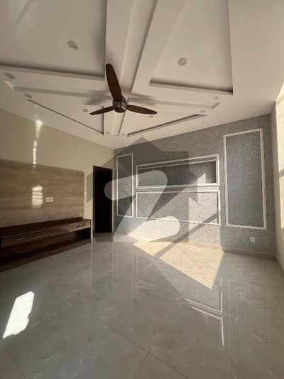 TRIPLE-STOREY CORNER HOUSE FOR SALE | MAIN DOUBLE ROAD | F-11 ISLAMABAD