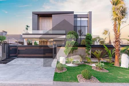 1 KANAL SLIGHTLY USED ULTRA MODERN FOR SALE IN DHA PHASE 4 NEAR TO GOLD CREAST MALL.