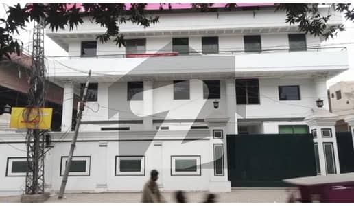 3 Kanal Corner Building In Gulberg 3