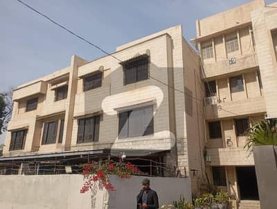 سِی ویو اپارٹمنٹس کراچی میں 3 کمروں کا 10 مرلہ فلیٹ 6.25 کروڑ میں برائے فروخت۔