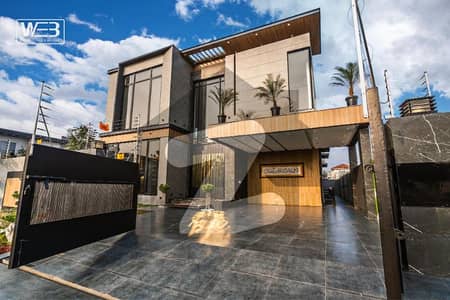 ڈی ایچ اے فیز 7 - بلاک آر فیز 7,ڈیفنس (ڈی ایچ اے),لاہور میں 5 کمروں کا 1 کنال مکان 7.7 کروڑ میں برائے فروخت۔