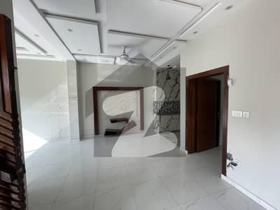 بحریہ ٹاؤن فیز 8 ۔ بلاک ایم بحریہ ٹاؤن فیز 8,بحریہ ٹاؤن راولپنڈی,راولپنڈی میں 3 کمروں کا 5 مرلہ مکان 60.0 ہزار میں کرایہ پر دستیاب ہے۔