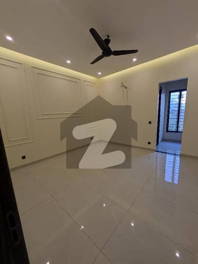 GULBERG RESIDENCIA 10m FULL HOUSE