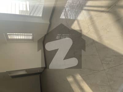 کلفٹن ۔ بلاک 2 کلفٹن,کراچی میں 3 کمروں کا 9 مرلہ فلیٹ 6.5 کروڑ میں برائے فروخت۔