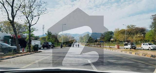 1777 Sq. Yards plot Dead-end, end-corner location Large extra land area Direct Margalla Hills facing