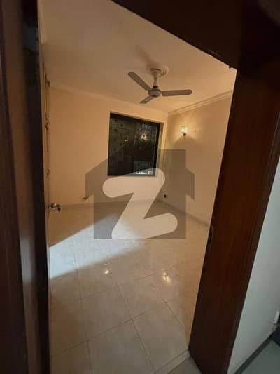 جوہر ٹاؤن فیز 2 جوہر ٹاؤن,لاہور میں 4 کمروں کا 5 مرلہ مکان 1.2 لاکھ میں کرایہ پر دستیاب ہے۔