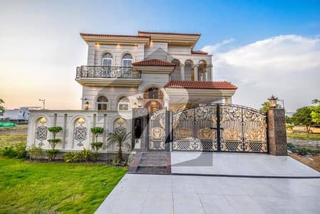 10 MARLA BRAND NEW STYLISH VILLA FOR SALE NEAR TO PARK