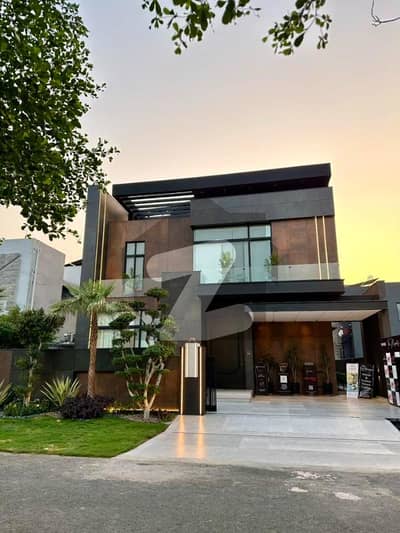 ڈی ایچ اے فیز 7 ڈیفنس (ڈی ایچ اے),لاہور میں 5 کمروں کا 1 کنال مکان 7.5 کروڑ میں برائے فروخت۔