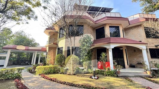 Fully Furnished 3 Bedrooms House On Prime Location Available For Rent. .