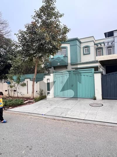 لیک سٹی رائیونڈ روڈ,لاہور میں 4 کمروں کا 7 مرلہ مکان 2.55 کروڑ میں برائے فروخت۔