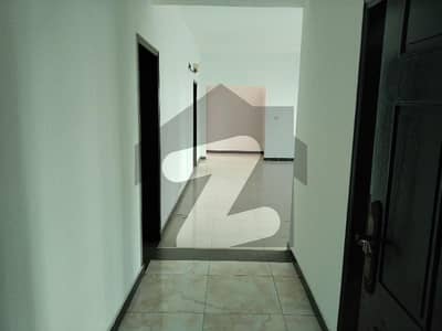 عسکری 11 ۔ سیکٹر بی عسکری 11,عسکری,لاہور میں 3 کمروں کا 10 مرلہ فلیٹ 1.25 لاکھ میں کرایہ پر دستیاب ہے۔