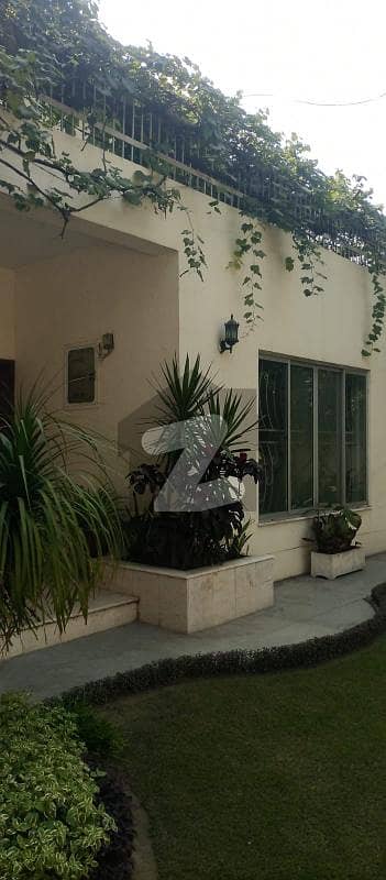 فالکن کمپلیکس - طفیل روڈ کینٹ,لاہور میں 4 کمروں کا 1 کنال مکان 13.5 کروڑ میں برائے فروخت۔