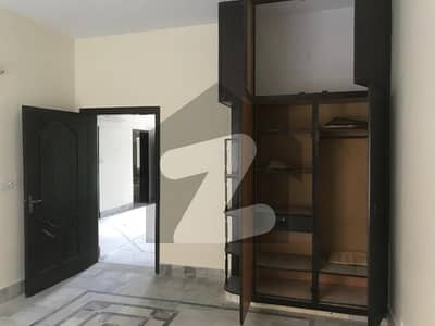 10 Marla good condition Full house for rent