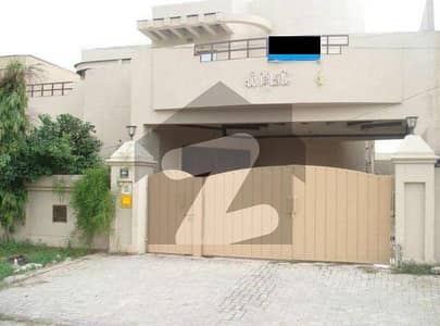 عسکری 10 - سیکٹر سی عسکری 10,عسکری,لاہور میں 5 کمروں کا 1 کنال مکان 2.75 لاکھ میں کرایہ پر دستیاب ہے۔