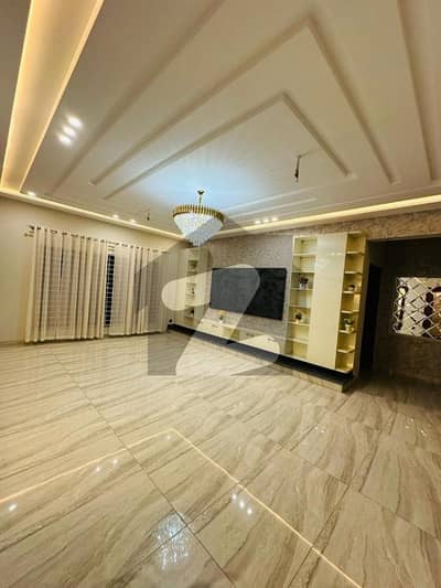 1 Kanal Beautiful House For Sale Near Masjid And Beautiful Park