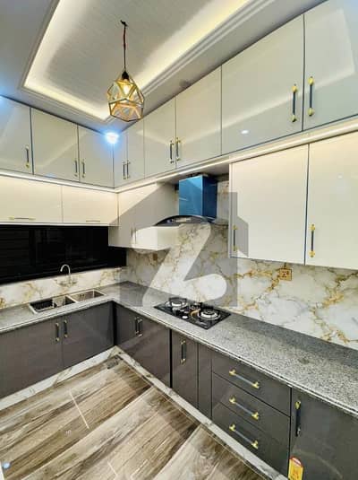 بحریہ ٹاؤن فیز 8 بحریہ ٹاؤن راولپنڈی,راولپنڈی میں 4 کمروں کا 5 مرلہ مکان 50.0 ہزار میں کرایہ پر دستیاب ہے۔