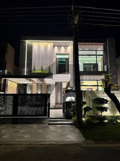 ای ایم ای سوسائٹی لاہور میں 5 کمروں کا 1 کنال مکان 13.5 کروڑ میں برائے فروخت۔