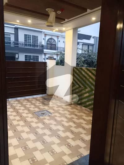 5 Marla Brand New Modern House On 50ft Road For Rent 5 Marla Brand New Modern House On 50ft Road For Rent