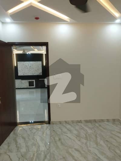 ڈی ایچ اے 11 رہبر لاہور میں 5 کمروں کا 8 مرلہ مکان 3.85 کروڑ میں برائے فروخت۔