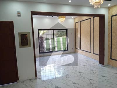 بحریہ آرچرڈ فیز 2 بحریہ آرچرڈ,لاہور میں 3 کمروں کا 5 مرلہ مکان 1.65 کروڑ میں برائے فروخت۔